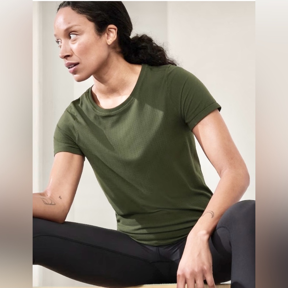 New Athleta Olive Green Short Sleeve Tee